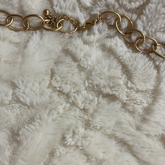 Beautiful Elegant Gold and Red Chain Necklace - Picture 4 of 5